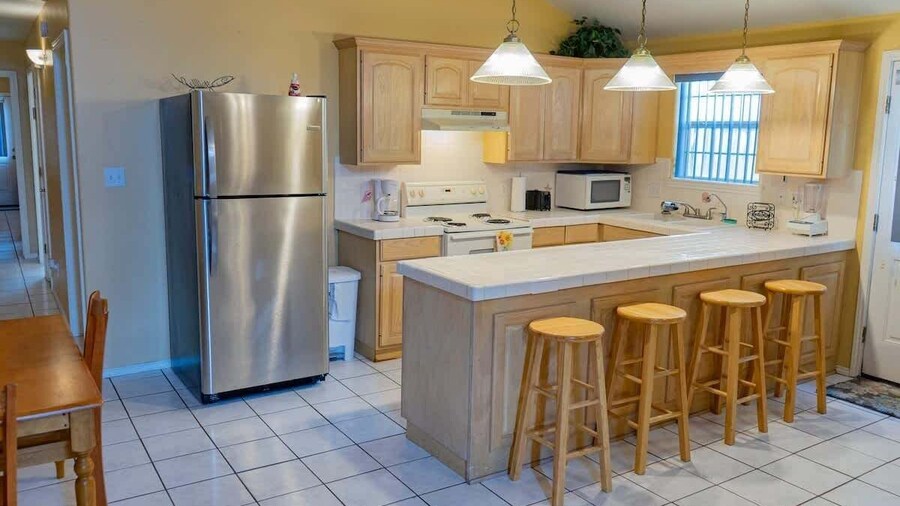 Ground Floor Duplex 1/2 block to Beach BBQ ok 2 Bedroom Home by RedAwning