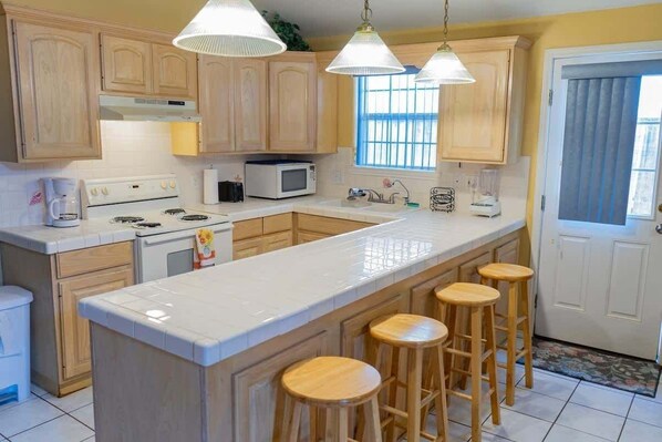 House, 2 Bedrooms | Private kitchen | Fridge, oven, stovetop, coffee/tea maker