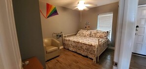 2 bedrooms, iron/ironing board, free WiFi