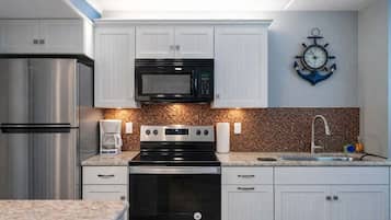 Apartment, 1 Bedroom | Private kitchen