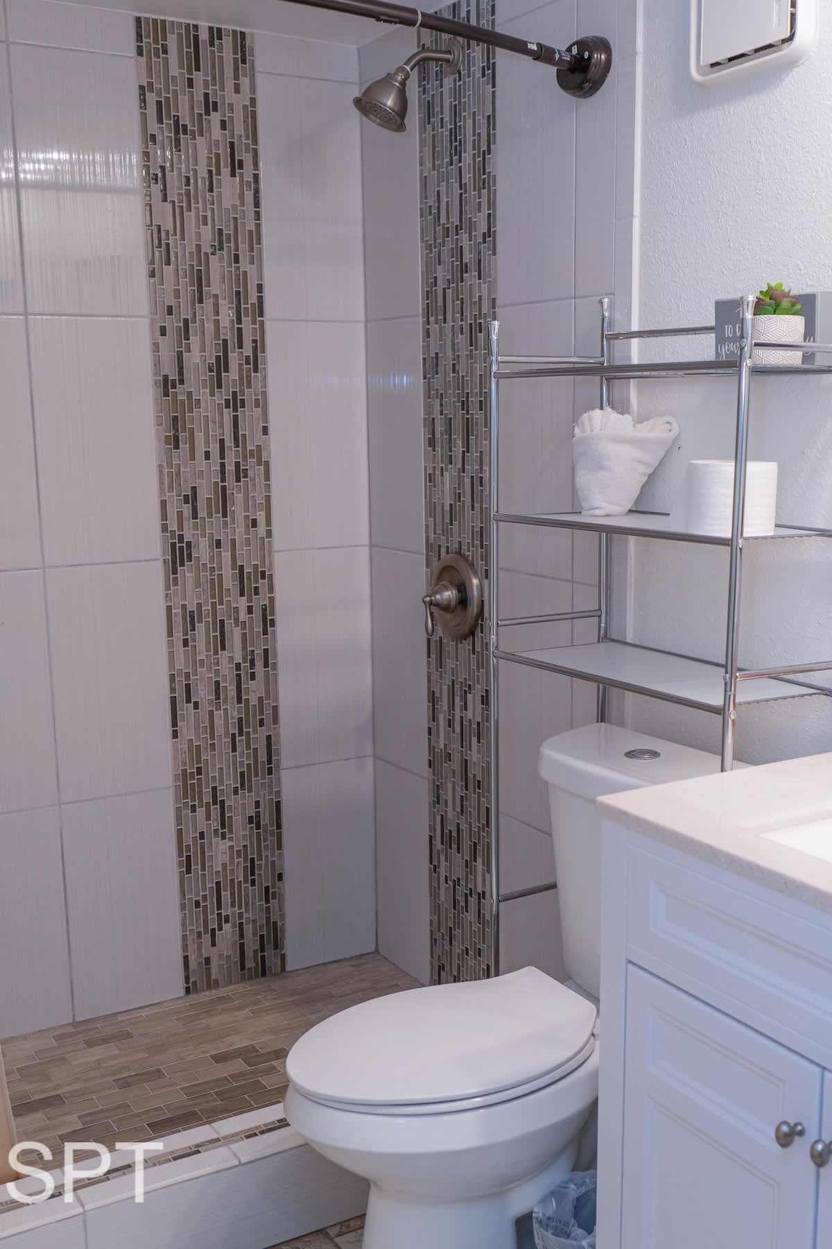 Appartement, 1 chambre | Salle de bain | Serviettes fournies, shampoing