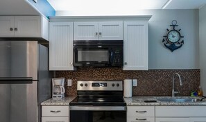 Apartamento, 1 habitación | Cocina privada | Frigorífico, horno y cafetera o tetera