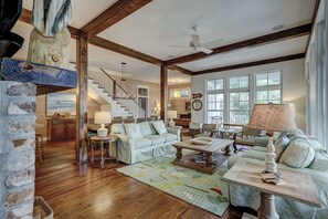 Smart TV, table tennis