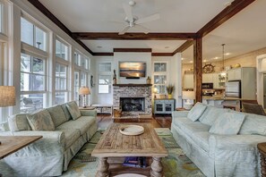 Smart TV, table tennis