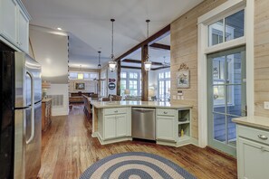 Interior - 22 Carters Manor-2nd Row(176 yrd walk) to Ocean & Dog Friendly (Hilton Head Island)