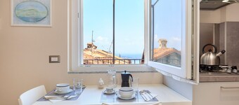 Apartment with lake view terrace