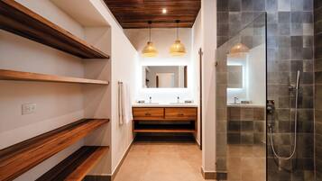 Douche, serviettes fournies