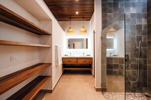 Douche, serviettes fournies