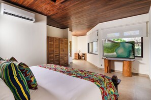 6 bedrooms, desk, free WiFi, bed sheets