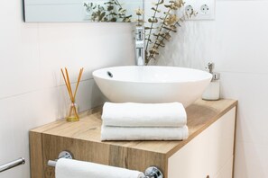 Shower, hair dryer, towels - Superior apartment with all luxury details (Rota)