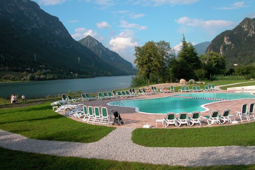 Wohnung in Idro mit Pool und Garten