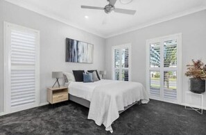 4 bedrooms, desk, iron/ironing board, free WiFi