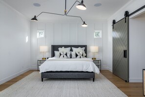 5 bedrooms, desk, iron/ironing board, travel cot