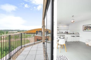 Outdoor dining - Super Trendy Penthouse, Panoramic Park Views (London)