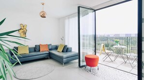 TV, books, stereo, offices - Super Trendy Penthouse, Panoramic Park Views (London)