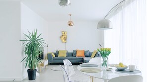 TV, books, stereo, offices - Super Trendy Penthouse, Panoramic Park Views (London)