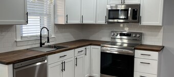 Newly Remodeled Beautiful Home With Perfect Location for Travelers!