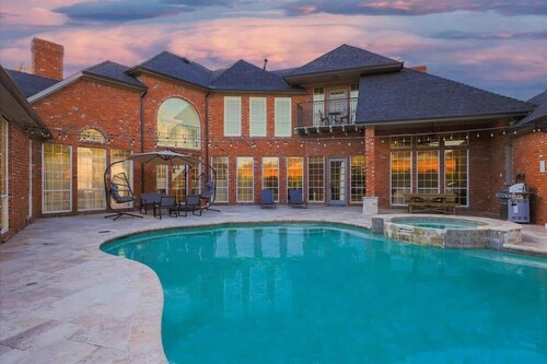Gorgeous Vacation Home w/ Private Pool
