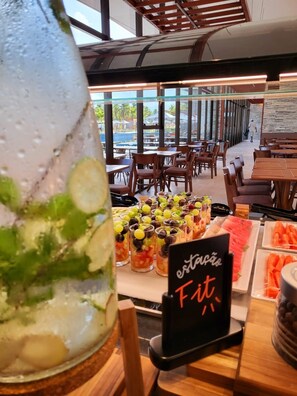 Free daily buffet breakfast 