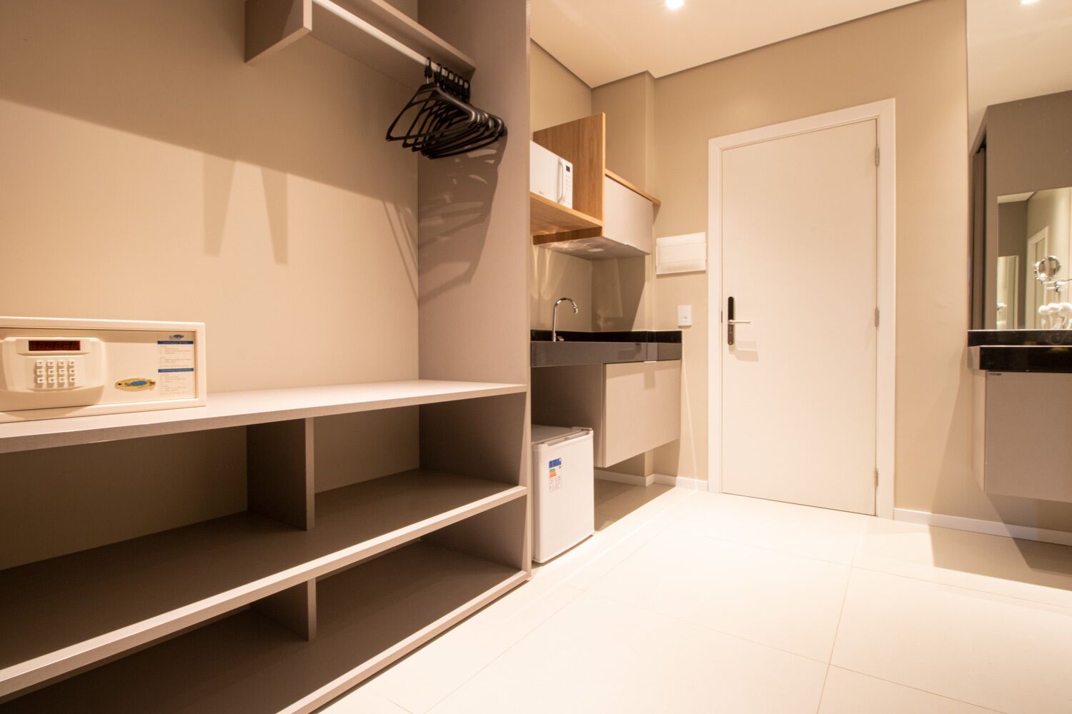 minibar, in-room safe, free wifi, bed sheets