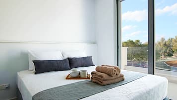 2 bedrooms, iron/ironing board, free WiFi