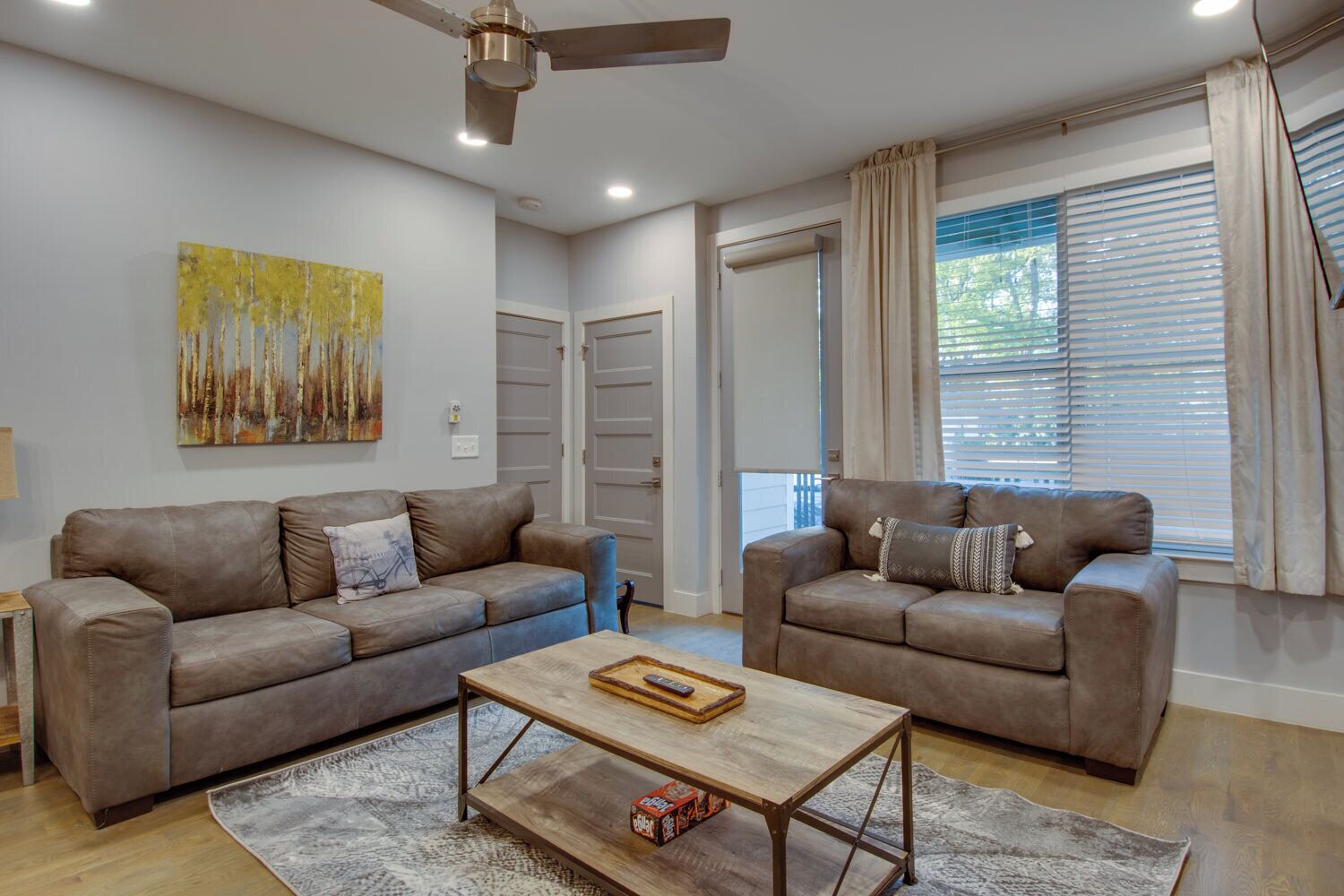 Classy Nashville | 1 mile to Downtown
