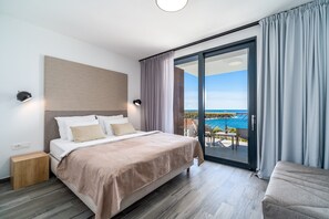 4 عدّة غرف نوم ومكواة/لوح كي وواي فاي وملاءات أسرّة