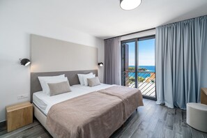 4 عدّة غرف نوم ومكواة/لوح كي وواي فاي وملاءات أسرّة