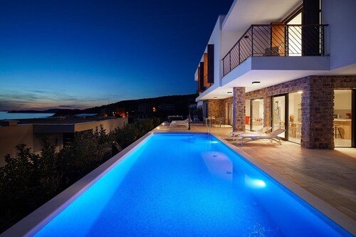 New! Seaview Villa Dolac with heated pool, a Hot tub, Finnish sauna
