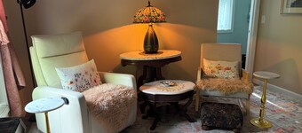 Upper Sunny Side Suite
Near Quechee, VT shops and restaurants.