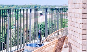 Property grounds - Designer Penthouse, In Striking Park Location (London)