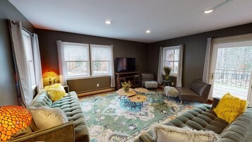 House, Multiple Beds (Winter Lore) | Living area