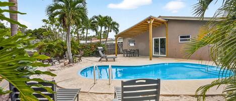 Een verwarmd zwembad