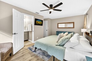 5 habitaciones, escritorio y tabla de planchar con plancha 