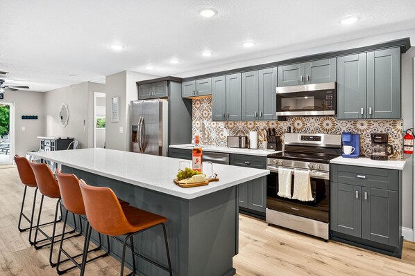 Fridge, microwave, oven, stovetop - NEW/Tropical Yard/Heated Pool/Firepit/Game room! (Indian Rocks Beach)