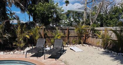 Heated Pool/2 min walk to beach/Sleeps 9/Big Backyard
