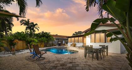 Tropical Backyard/Heated Pool/Arcade/shuffleboard