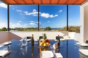 تناول الطعام بالخارج