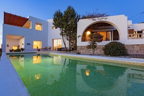 حمّام سباحة خارجي، حمّام سباحة مُدفَّأ