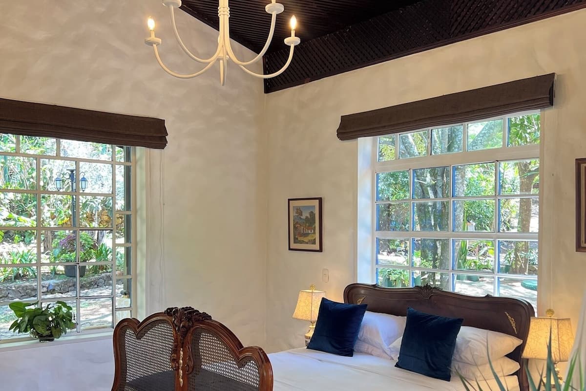 Luxe tweepersoonskamer, 1 queensize bed | Luxe beddengoed, Select Comfort-bedden, een kluis op de kamer