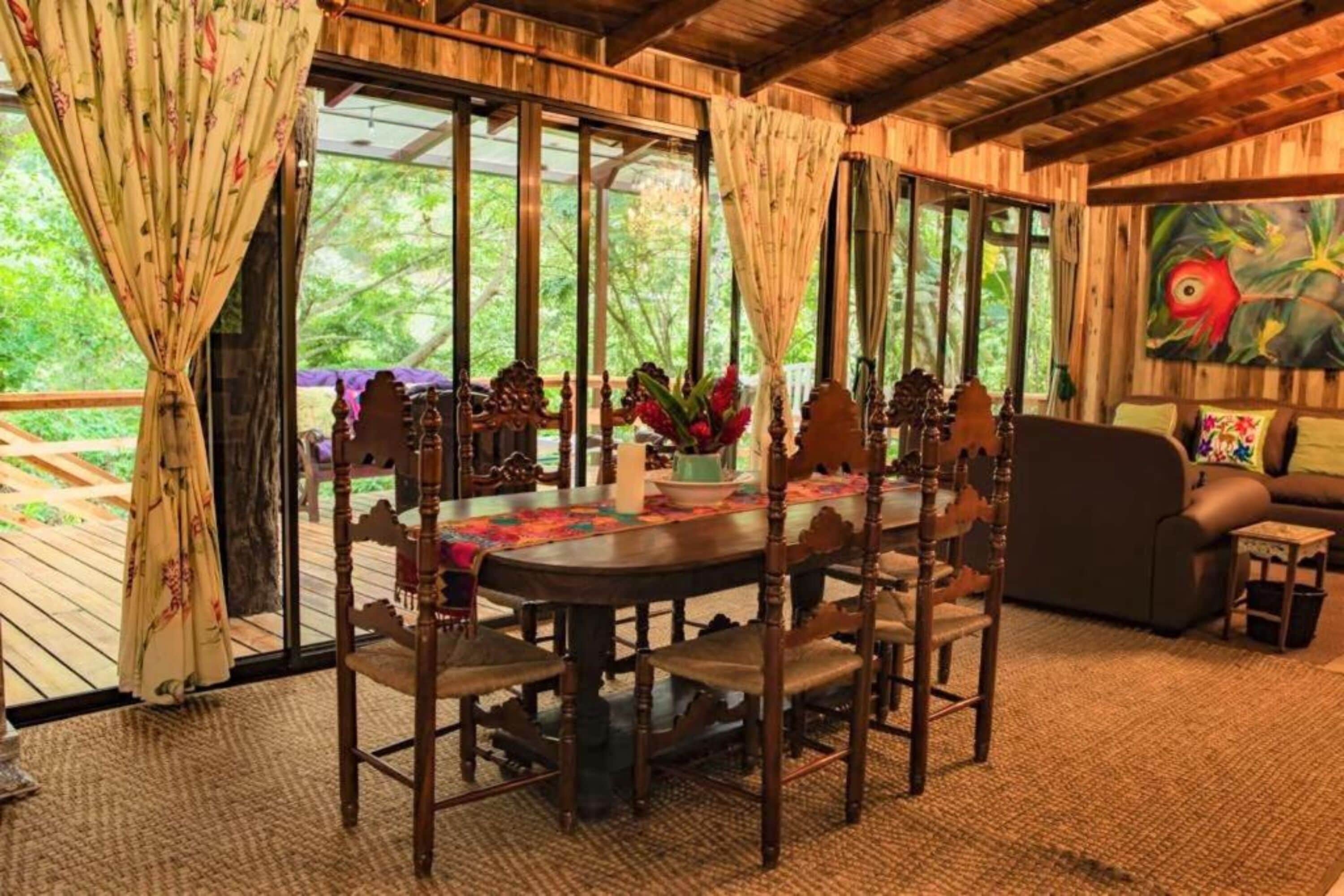 Familienvilla, 2 Schlafzimmer | Essbereich im Zimmer