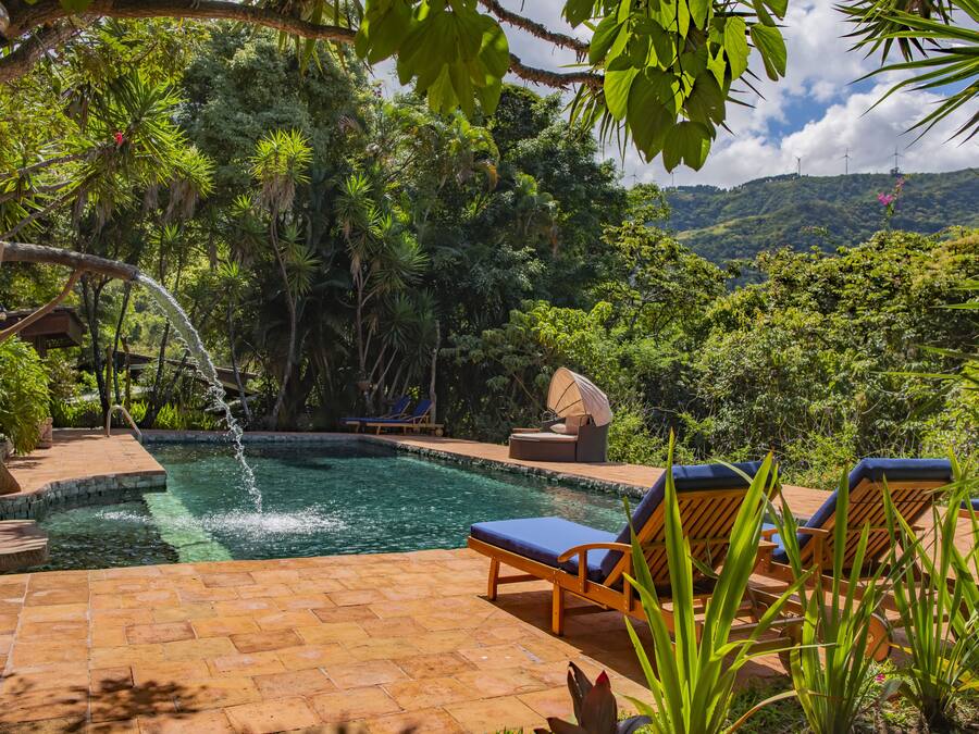 Außenpool, geöffnet von 06:00 Uhr bis 19:00 Uhr, Liegestühle