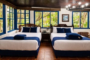 Habitación doble estándar | Ropa de cama de alta calidad y camas Select Comfort 