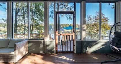 **Family Retreat w/ Lake FRONT View (4bdr)