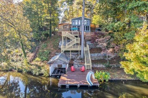 **Family Retreat w/ Lake FRONT View (4bdr)