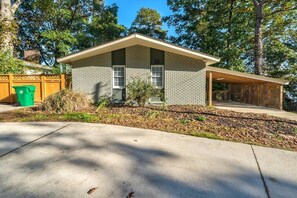 A single-story house with a brick exterior, a covered porch, and a small garden area. - Family Retreat w/ Lake FRONT View 4bdr (DeKalb County)