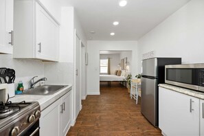 Coffee/tea maker, fridge, microwave, oven