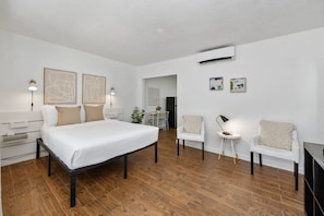 1 Schlafzimmer, Schreibtisch, laptopgeeigneter Arbeitsplatz