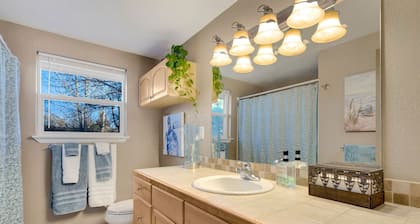 A perfect little getaway! Centrally located, fully equipped! Pet Friendly too!