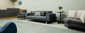 Lobby sitting area - Opera Hotel Antalya (Konyaalti)